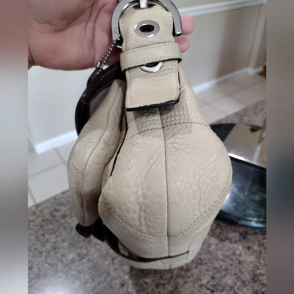 COACH Soho Biege/Cream Purse